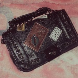 “Carry On” Shoulder Bag